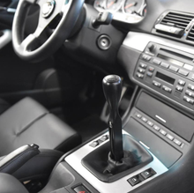 Laden Sie das Bild in den Galerie-Viewer, Short Shifter V3 Aluminium schwarz black eloxiert BMW Short Shifter Shortshifter für E30 E36 E46 E8x E9x F-Modelle Staubschutz Dustboot für dein Performance Fahrzeuge - am besten gleich mitbestellen