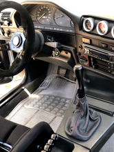 Laden Sie das Bild in den Galerie-Viewer, Short Shifter V3 Aluminium schwarz black eloxiert BMW Short Shifter Shortshifter für E30 E36 E46 E8x E9x F-Modelle Staubschutz Dustboot für dein Performance Fahrzeuge - am besten gleich mitbestellen