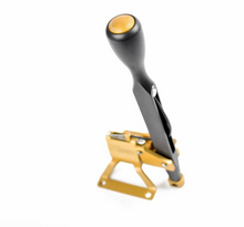 Laden Sie das Bild in den Galerie-Viewer, Short Shifter V3 Aluminium CUSTOM schwarz/gold black/gold eloxiert BMW Short Shifter Shortshifter für E30 E36 E46 E8x E9x F-Modelle Staubschutz Dustboot für dein Performance Fahrzeuge - am besten gleich mitbestellen